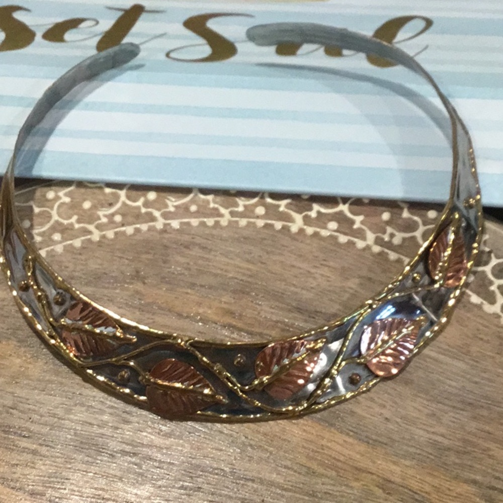 NWOT choker